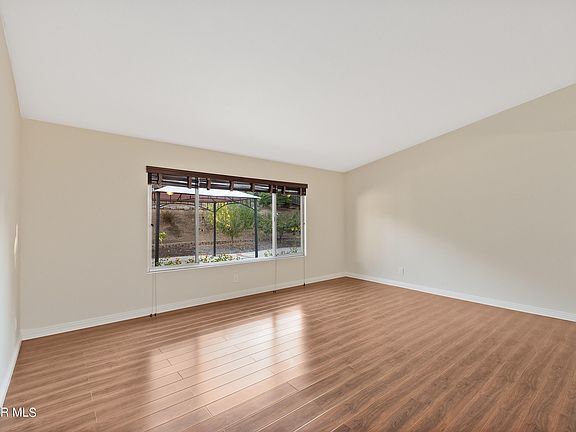 5th image of 3092 Charlotte St