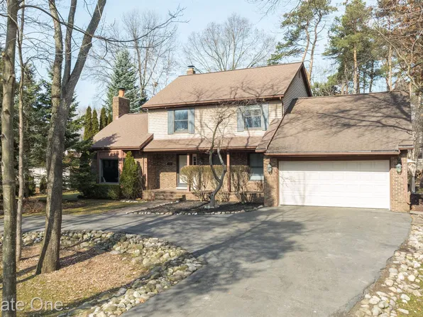 6362 Almond Ln, Clarkston, MI 48346