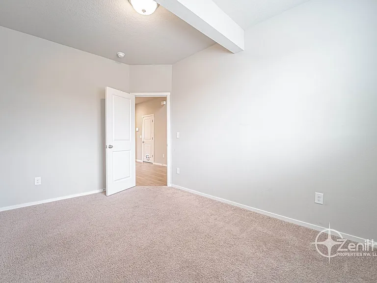2608 S White Salmon Dr — Photo 8