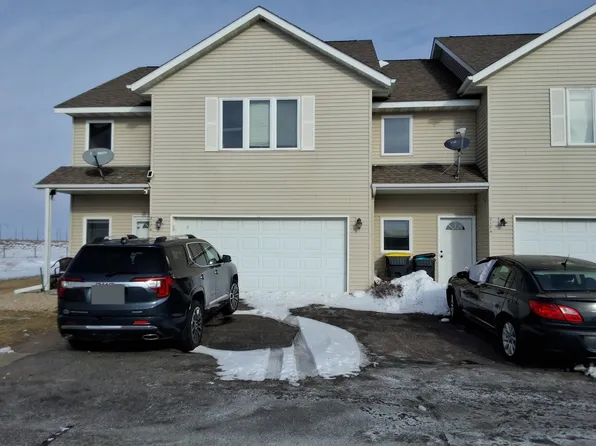 2176 Willow Trl, North Mankato, MN 56003