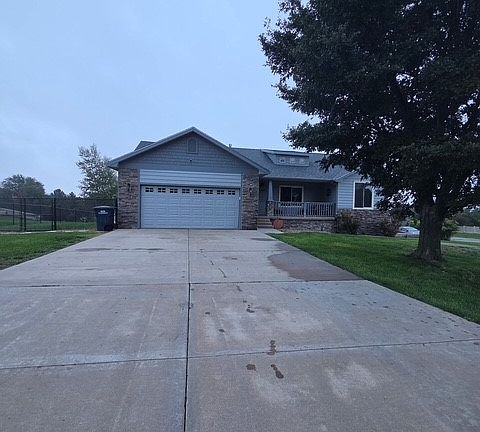 2nd image of 206 N 6th St