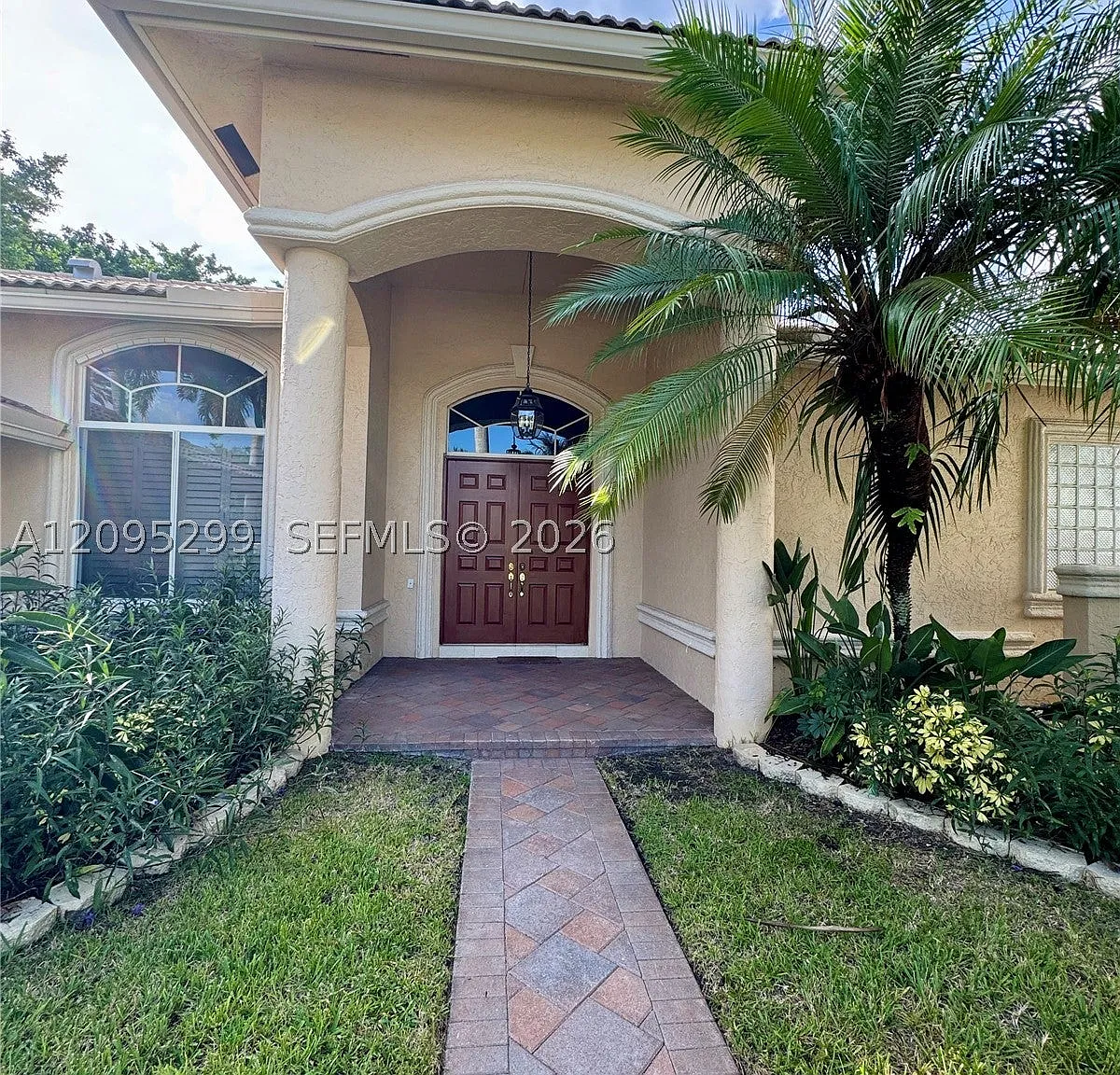 4 bed, 2632 sqft, $7,500 — Photo 2
