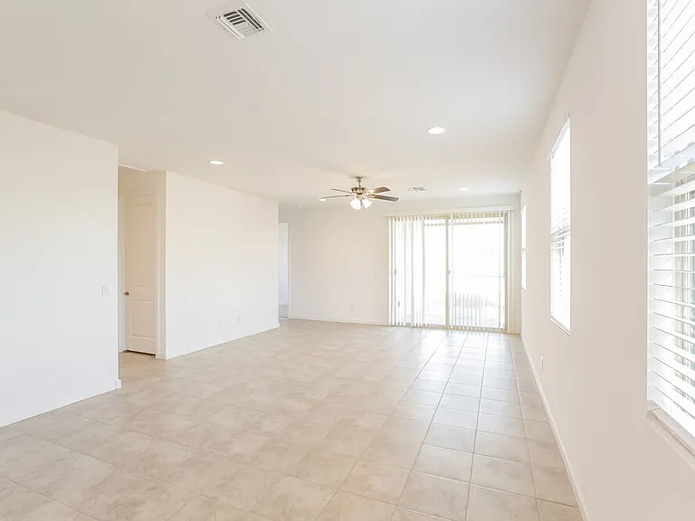 17484 W Sunnyslope Ln — Photo 6