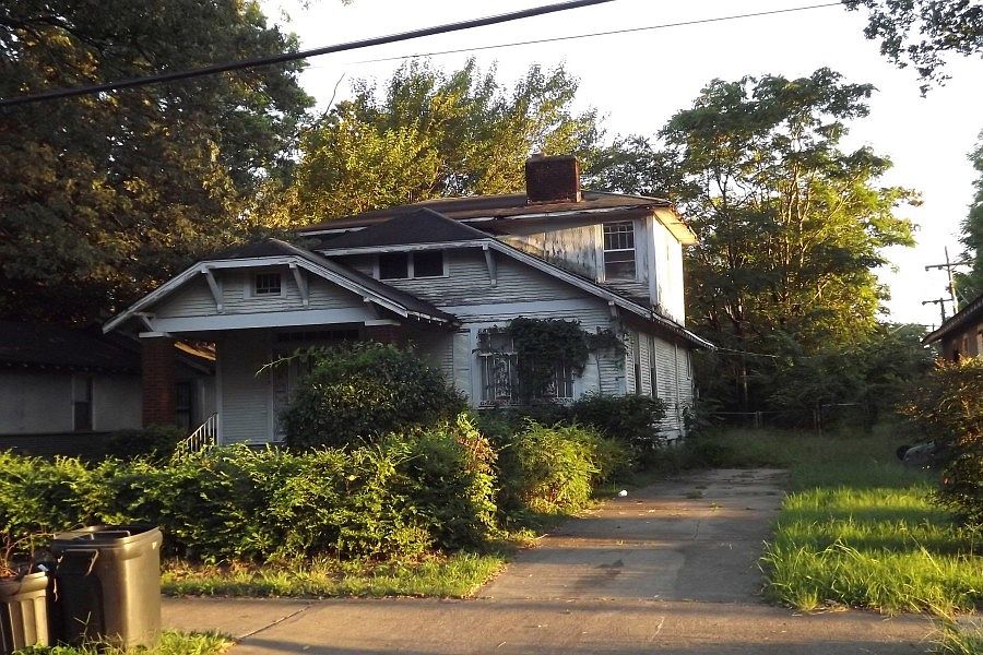 2nd image of 879 E Trigg Ave