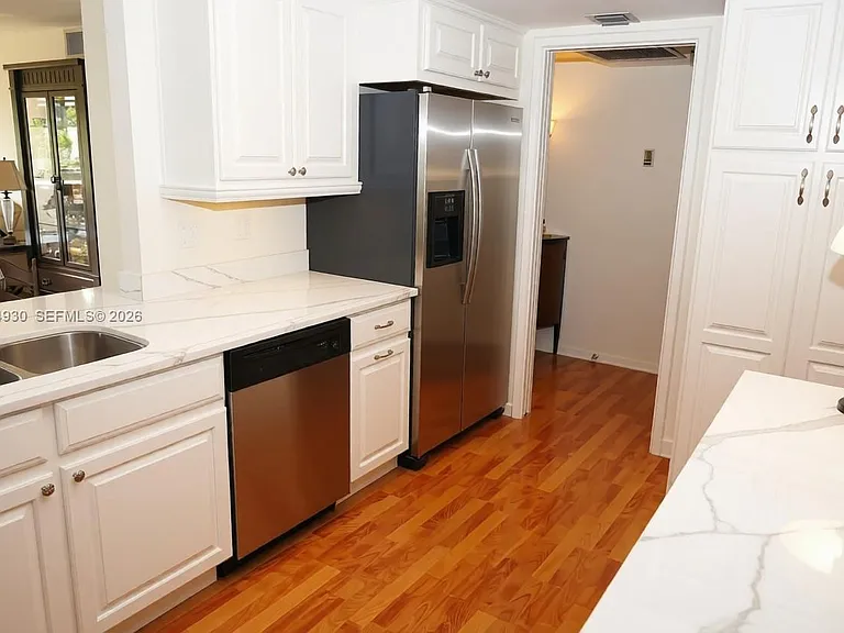 170 Ocean Lane Dr #0 — Photo 8