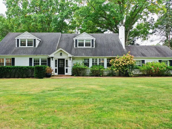 8 Haddington Drive, Old Westbury, NY 11568