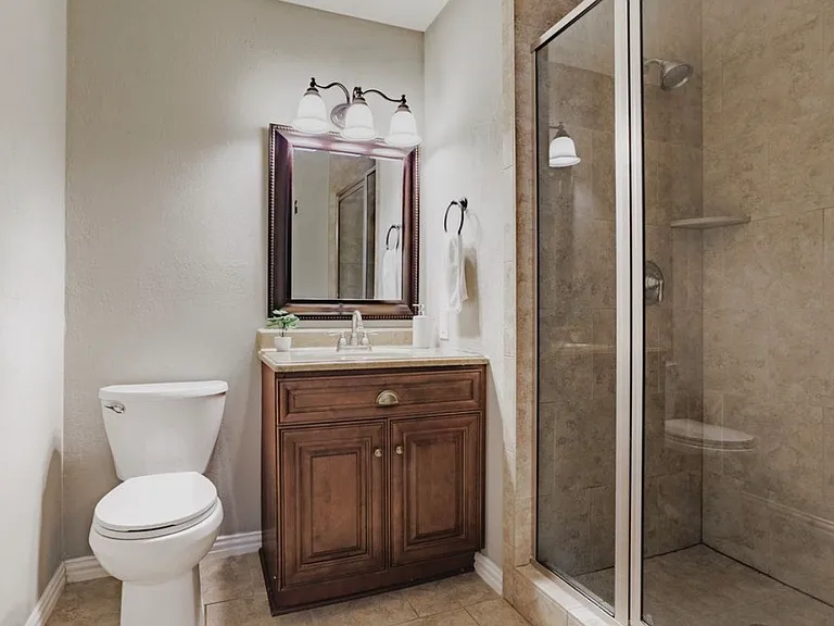 832 Greenhaven Dr — Photo 9