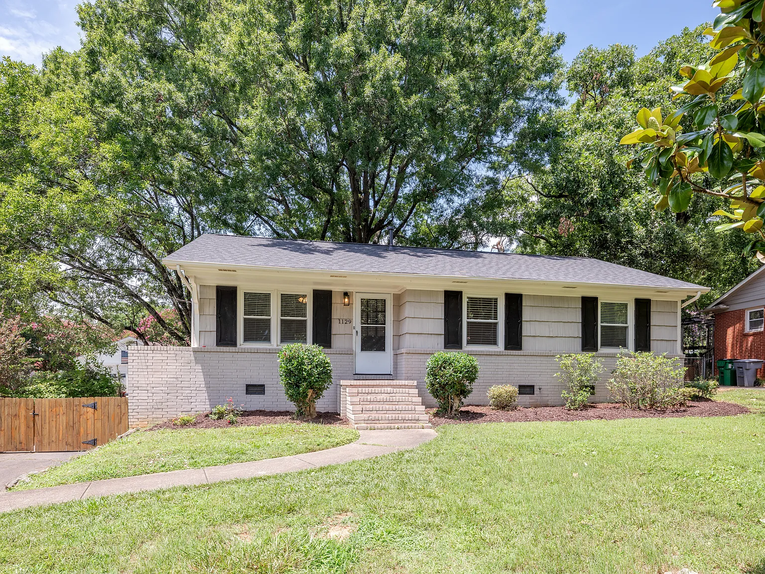 3 bed, 1.5 bath, 1163 sqft, $2,250 — Photo 1