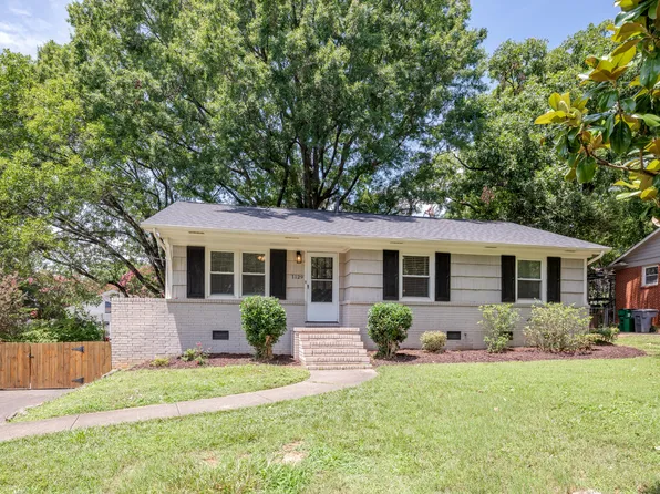 1129 Eastview Dr, Charlotte, NC 28211