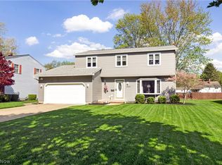 4039 Tennyson Ln, North Olmsted, OH 44070