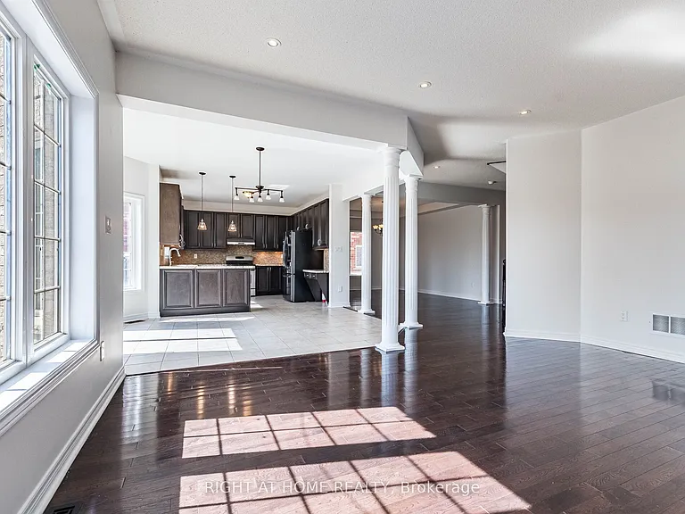 5441 Valhalla Cres — Photo 13