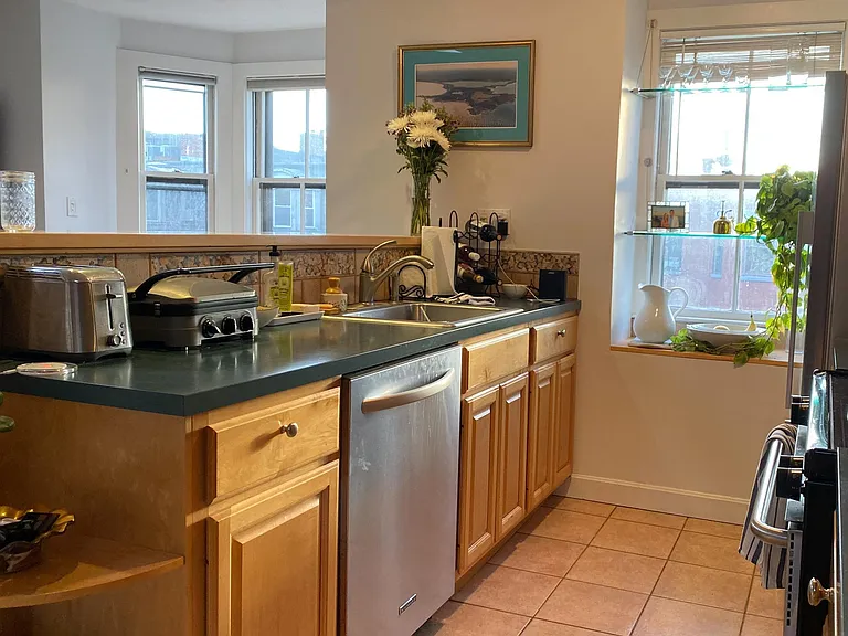 33 Holyoke St — Photo 10