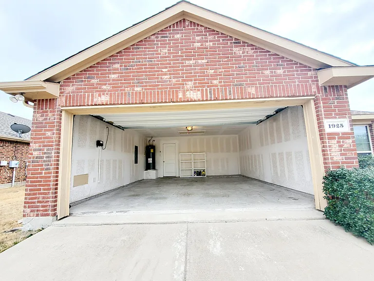 1925 Carol Ln — Photo 24