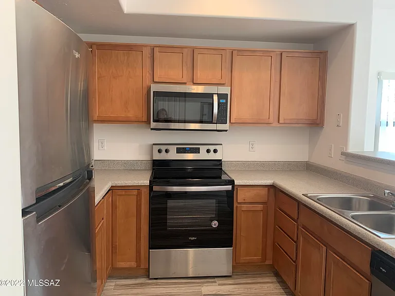 1741 E Hedrick Dr — Photo 9
