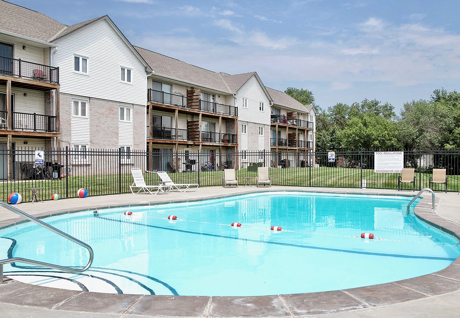 Gold Coast Square Apartments — Photo 4