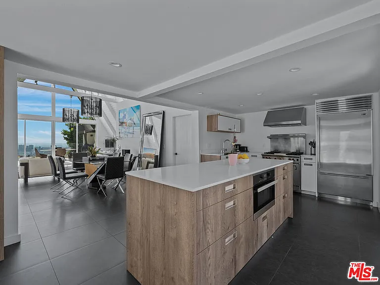 8460 Cole Crest Dr — Photo 6
