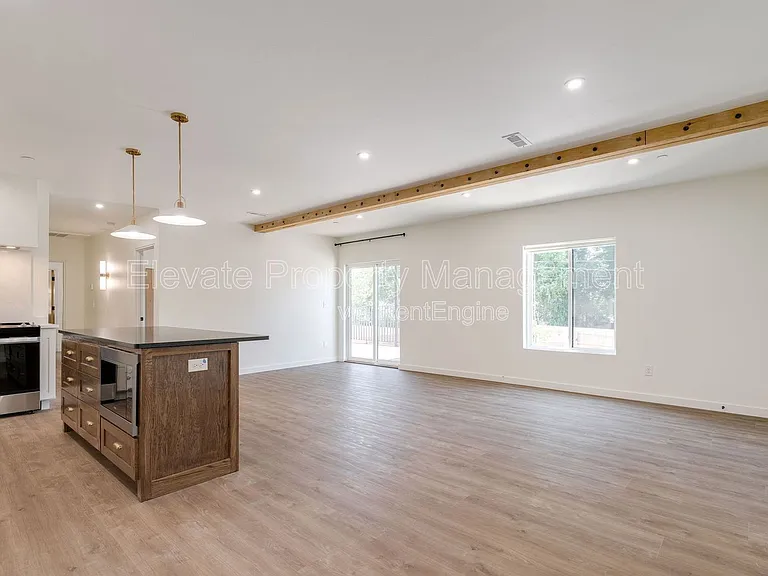 844 NW 43rd St #202 — Photo 4