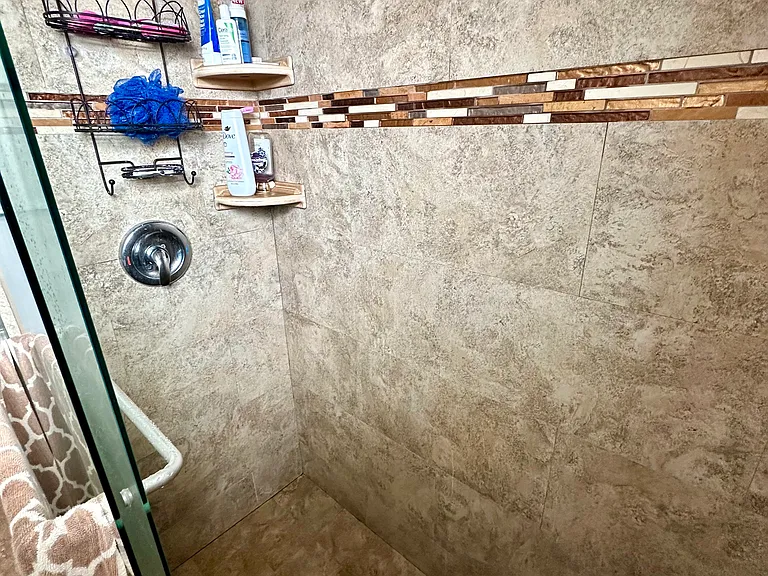 211 NE 8th Ave #304 — Photo 7