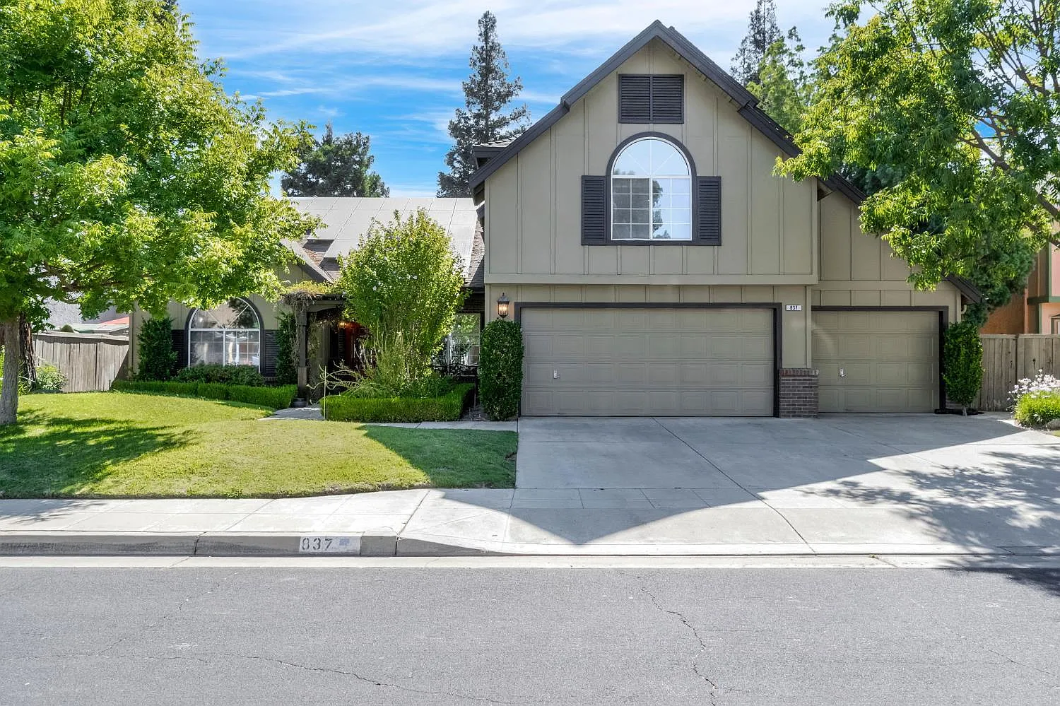 837 Cypress Ave photo 1