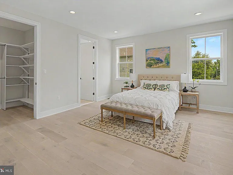 2902 Vista St NE — Photo 33