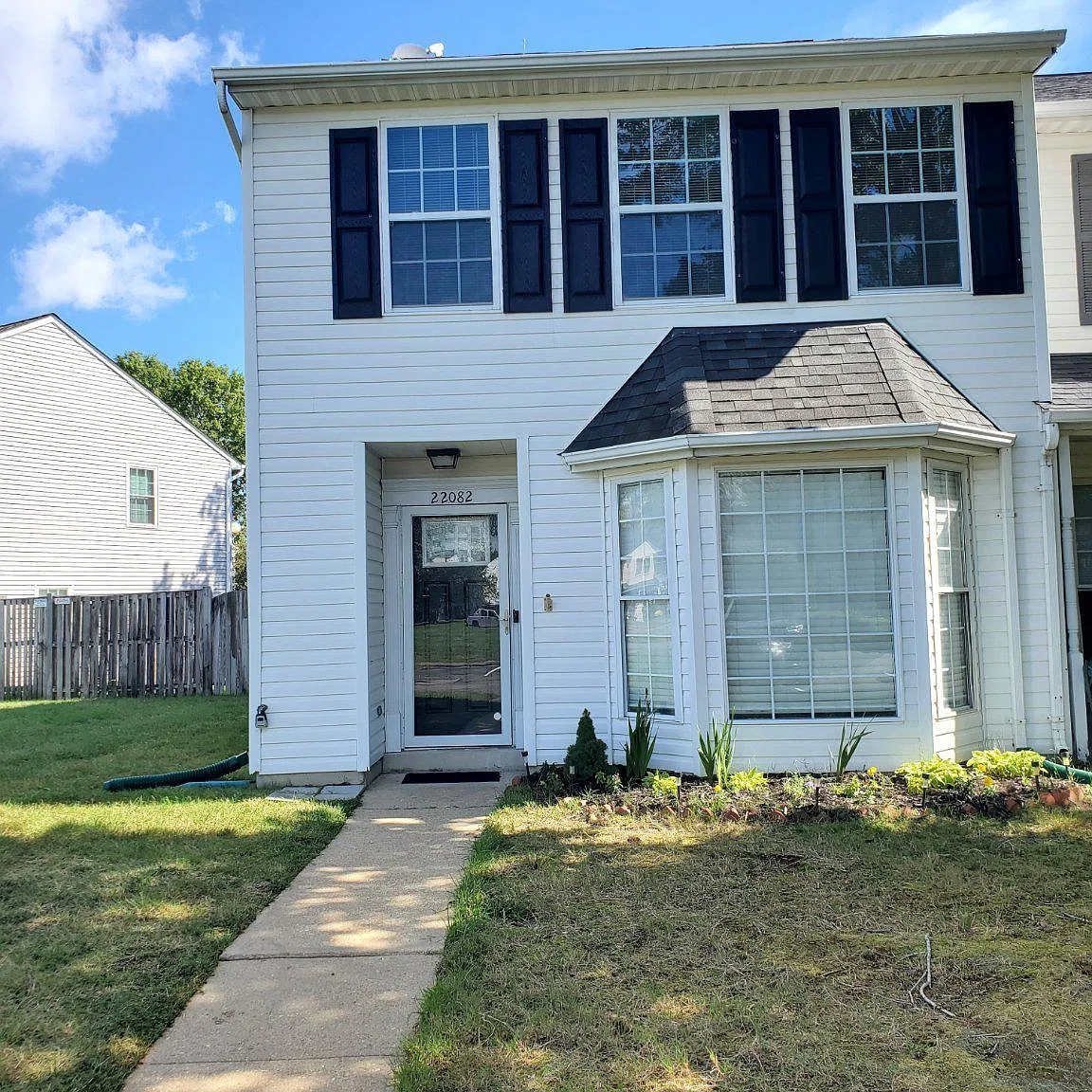 3 bed, 2.5 bath, 1358 sqft, $2,100 — Photo 1