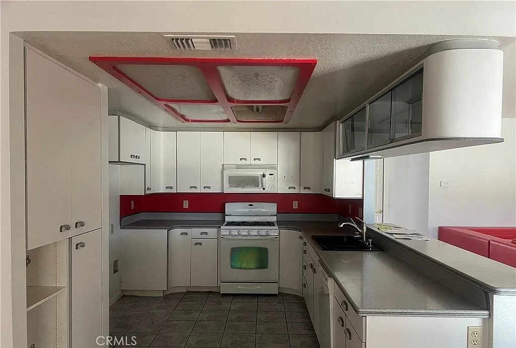 3 bed, 1718 sqft, $2,200 — Photo 2