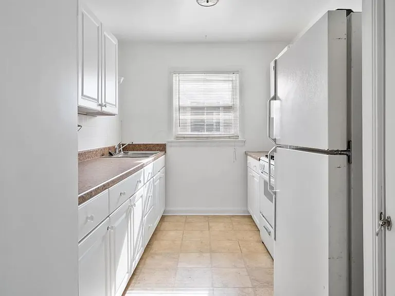 3256 Indianola Ave — Photo 7