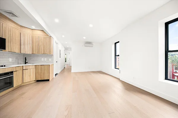 Rented by SERHANT. | media 1