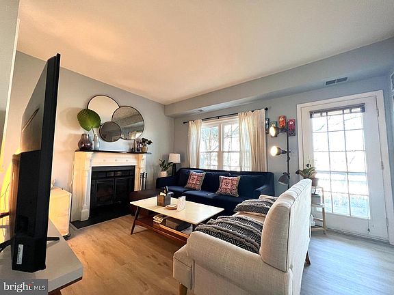 2nd image of 2811 S Woodrow St #1