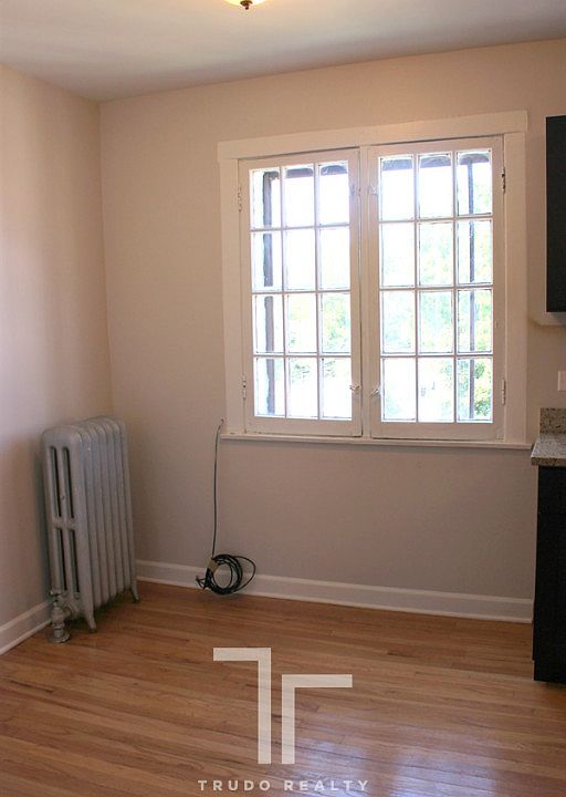 1st image of 2100 W Ainslie St #21083W