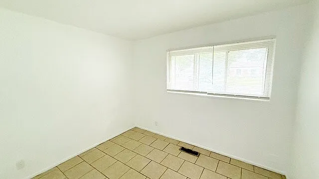 3608 Eisenhower Dr — Photo 10