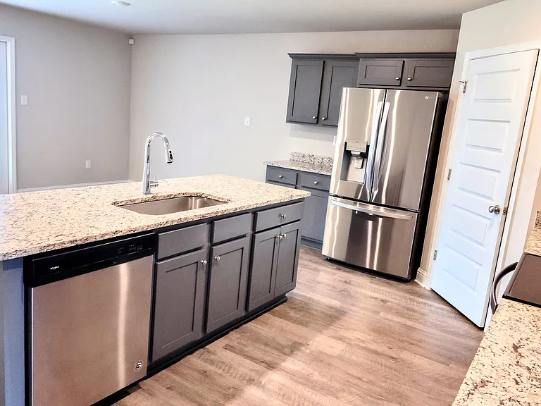 Eastland Cir — Photo 4