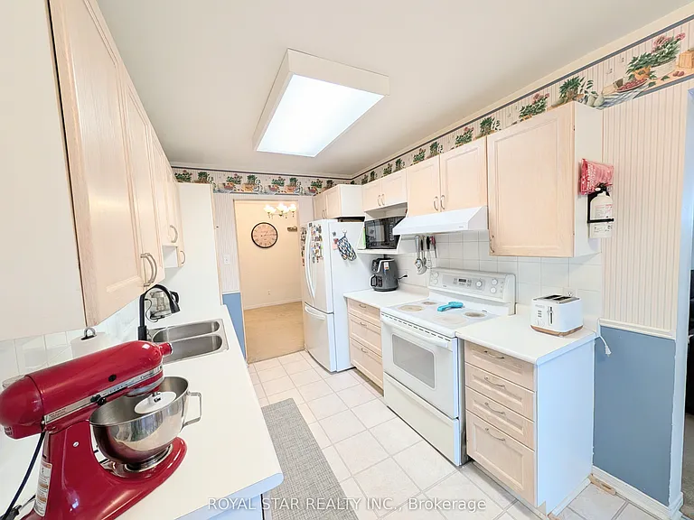 38 Springcreek Cres — Photo 9