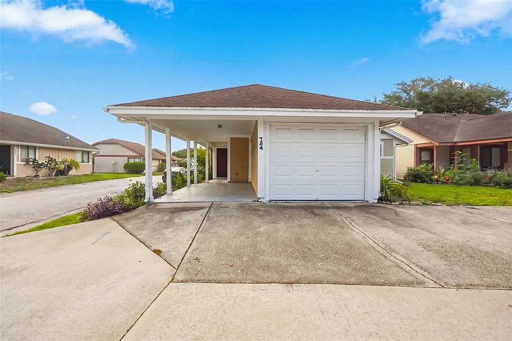 2 bed, 2.0 bath, 1168 sqft, $1,900 — Photo 1
