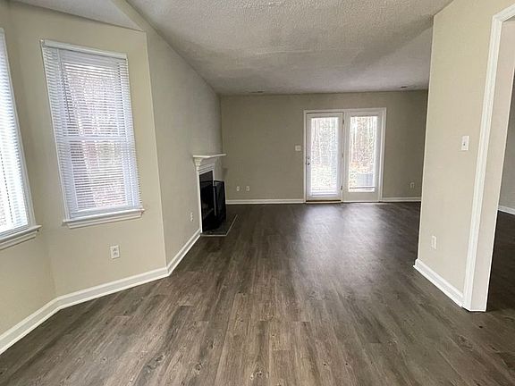 3rd image of 720A Powell Dr