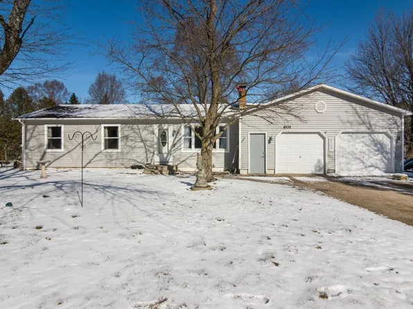 4532 S Manor Wood Dr, Traverse City, MI 49685