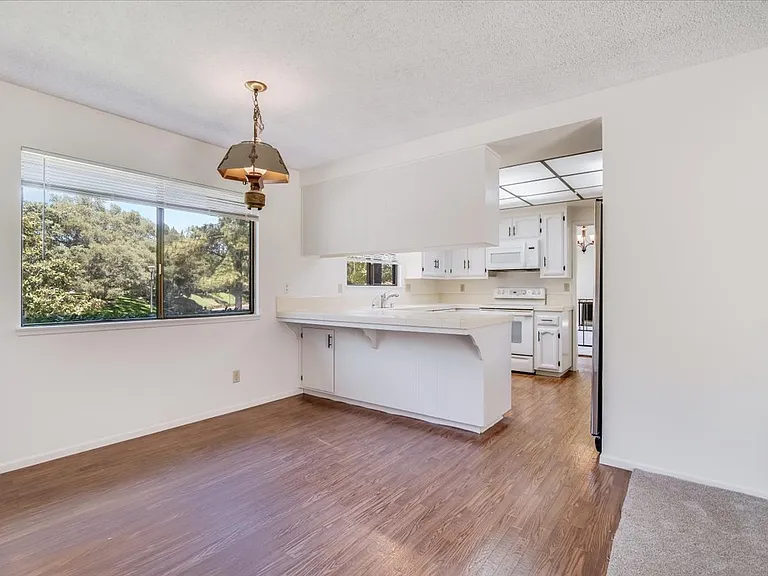 18 Stanford Cir — Photo 28