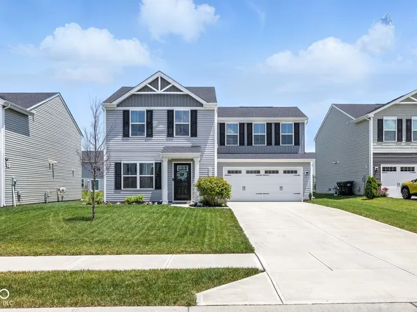 9855 Oakmont East Dr, Pendleton, IN 46064