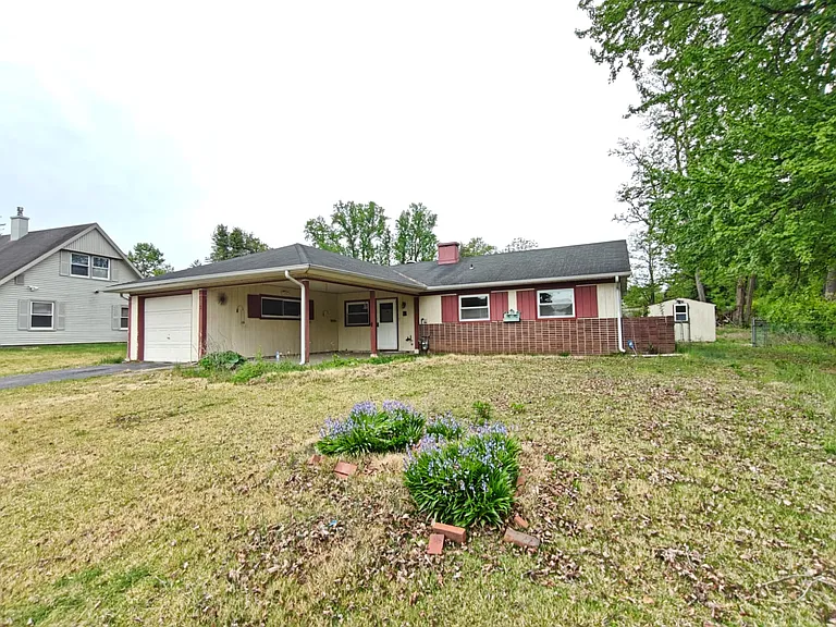 65 Sandstone Ln — Photo 1