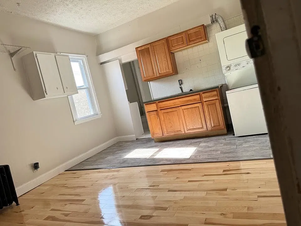 Studio, 200 sqft, $795 — Photo 2