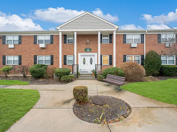 348 Lakeland Avenue #8A, Sayville, NY 11782