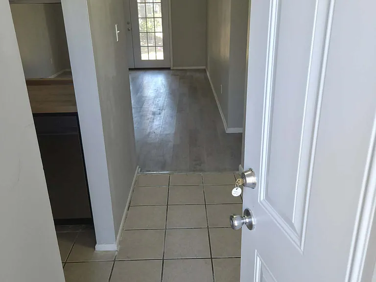 Baytree Manor Apartments — Photo 9