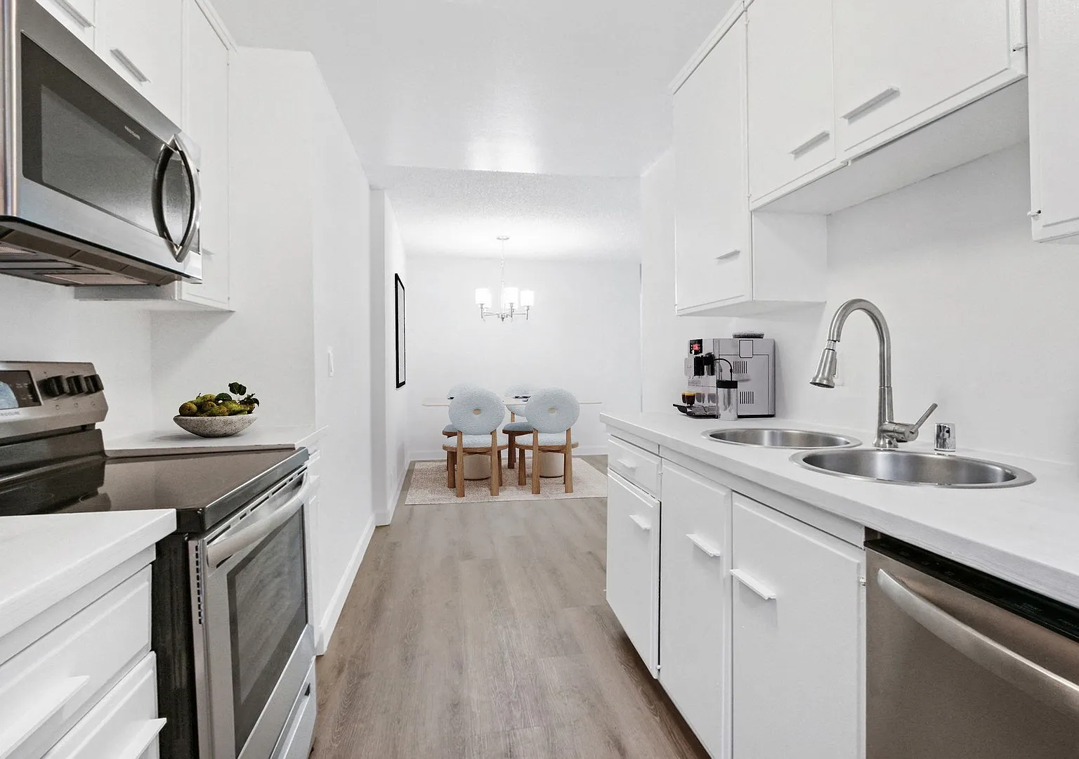 Bentley Avenue Apartments — Photo 3