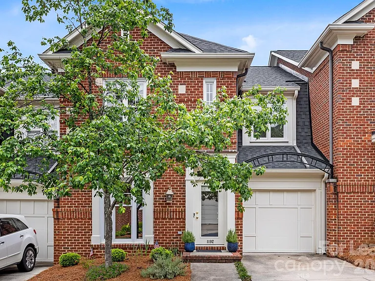 1192 Hampton Gardens Ln — Photo 1