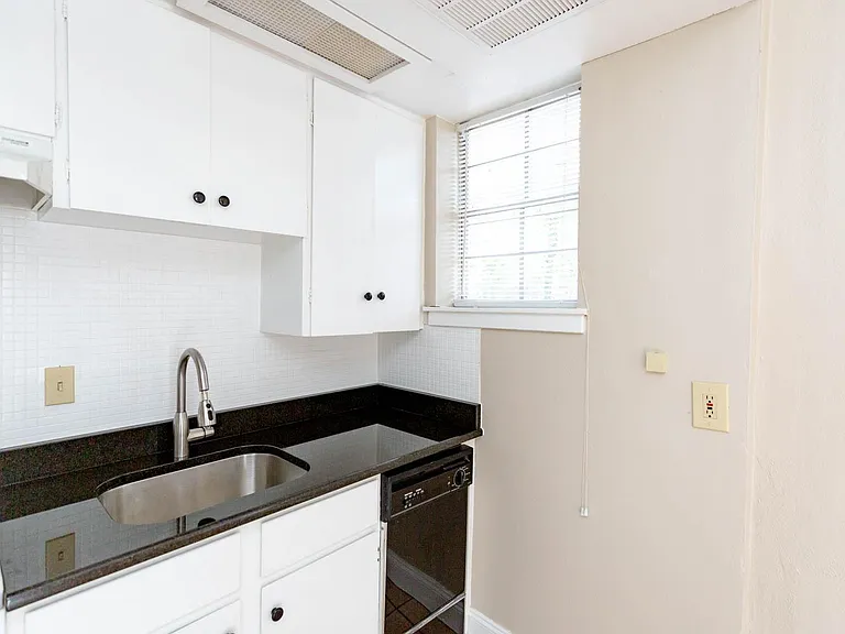 3506 Enfield Rd #106 — Photo 11