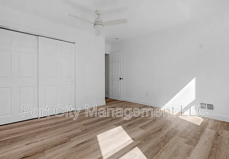 312 E 22nd St — Photo 16