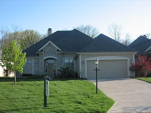 1st image of 1100 Club View Dr