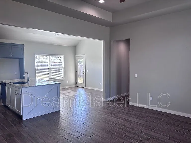 1016 Apple Blossom Way — Photo 4