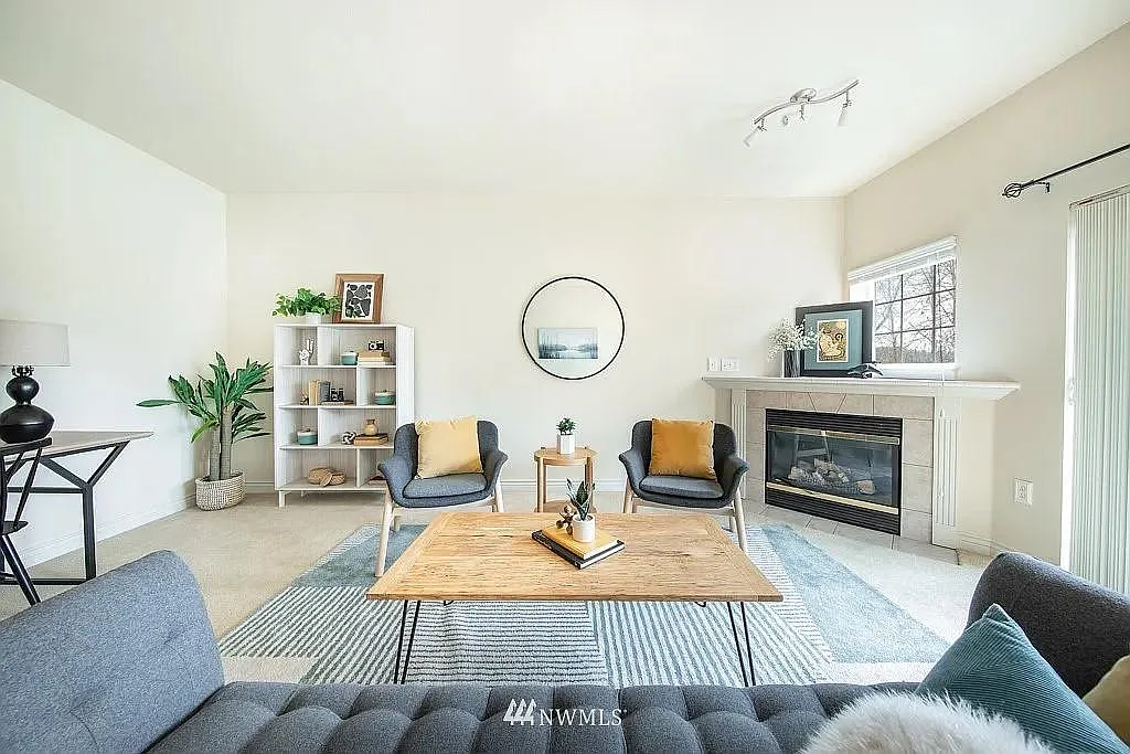 2 bed, 1083 sqft, $2,700 — Photo 1