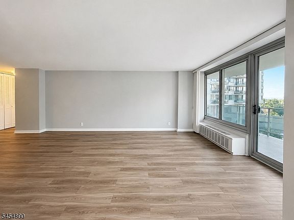 4th image of 1 Claridge Dr #114